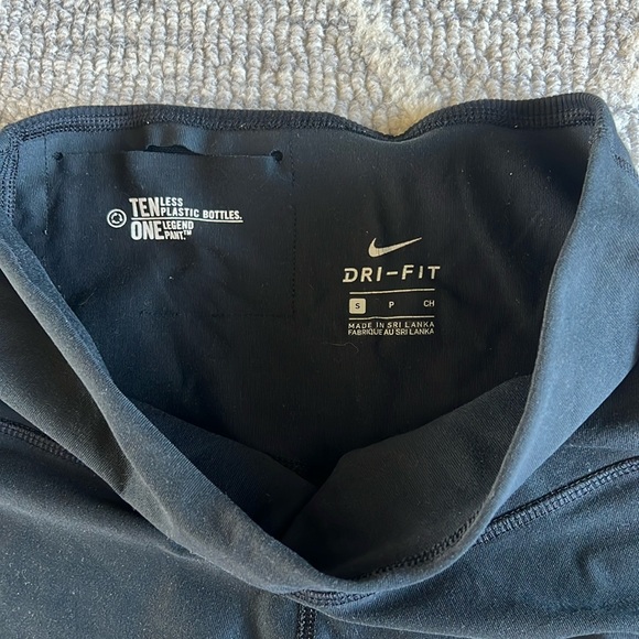 Black Nike leggings - Picture 3 of 5